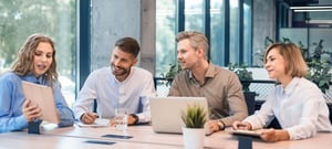 Team bespricht eine SAP-KI-Roadmap